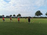 Laatste training van het seizoen voor de lagere seniorenteams van S.K.N.W.K. (3/35)