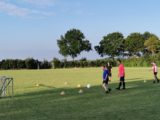 Laatste training van het seizoen voor de lagere seniorenteams van S.K.N.W.K. (8/35)