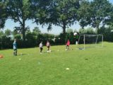 Laatste training S.K.N.W.K. JO11-1 van dit seizoen (6/110)