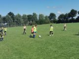 Laatste training S.K.N.W.K. JO11-1 van dit seizoen (29/110)