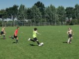 Laatste training S.K.N.W.K. JO11-1 van dit seizoen (54/110)