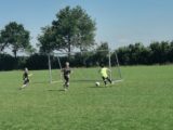 Laatste training S.K.N.W.K. JO11-1 van dit seizoen (69/110)