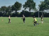 Laatste training S.K.N.W.K. JO11-1 van dit seizoen (77/110)