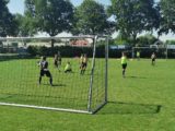 Laatste training S.K.N.W.K. JO11-1 van dit seizoen (85/110)