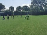 Laatste training S.K.N.W.K. JO11-1 van dit seizoen (95/110)