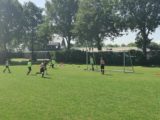 Laatste training S.K.N.W.K. JO11-1 van dit seizoen (101/110)