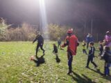 Voetbalpieten bezoeken training S.K.N.W.K. JO7-1, JO9-1 en JO13-1 (9/112)