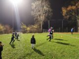 Voetbalpieten bezoeken training S.K.N.W.K. JO7-1, JO9-1 en JO13-1 (15/112)