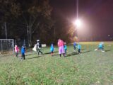 Voetbalpieten bezoeken training S.K.N.W.K. JO7-1, JO9-1 en JO13-1 (17/112)