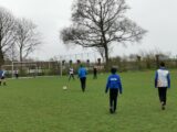 Onderlinge wedstrijd S.K.N.W.K. JO11-1 en JO13-1 (maandag 5 april 2021 - 2e Paasdag) (90/111)