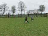 Onderlinge wedstrijd S.K.N.W.K. JO11-1 en JO13-1 (maandag 5 april 2021 - 2e Paasdag) (108/111)