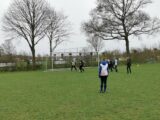 Onderlinge wedstrijd S.K.N.W.K. JO11-1 en JO13-1 (maandag 5 april 2021 - 2e Paasdag) (110/111)