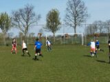 Onderlinge wedstrijd S.K.N.W.K. JO11-1 en JO13-1 (zaterdag 24 april 2021) (11/101)