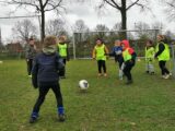 Onderlinge wedstrijd S.K.N.W.K. JO7-1 en JO9-1 (maandag 5 april 2021 - 2e Paasdag) (51/102)