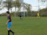 Onderlinge wedstrijd tussen spelers S.K.N.W.K. 1 en S.K.N.W.K. JO19-1 van zaterdag 1 mei 2021 (11/82)