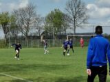 Onderlinge wedstrijd tussen spelers S.K.N.W.K. 1 en S.K.N.W.K. JO19-1 van zaterdag 1 mei 2021 (14/82)