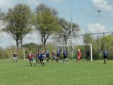 Onderlinge wedstrijd tussen spelers S.K.N.W.K. 1 en S.K.N.W.K. JO19-1 van zaterdag 1 mei 2021 (55/82)