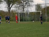 Onderlinge wedstrijd tussen spelers S.K.N.W.K. 1 en S.K.N.W.K. JO19-1 van zaterdag 1 mei 2021 (78/82)