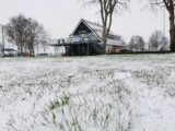 Sneeuwlaag bedekt sportpark 'Het Springer' (2/34)