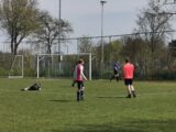 Training seniorenteams S.K.N.W.K. van zaterdag 24 april 2021 (66/94)