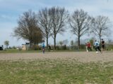 Training S.K.N.W.K. JO19-1 van zaterdag 24 april 2021 (82/105)